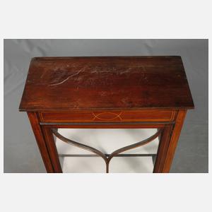 Kleine Dreiseitenvitrine