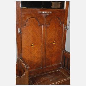 Garderobe mit Truhenbank