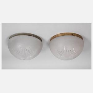 Zwei Deckenlampen