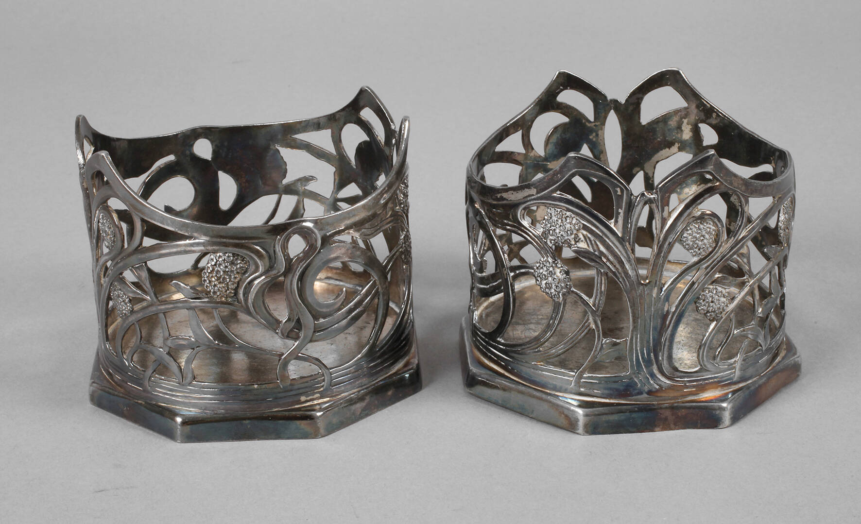 Zwei Flaschenhalter Imperialzinn