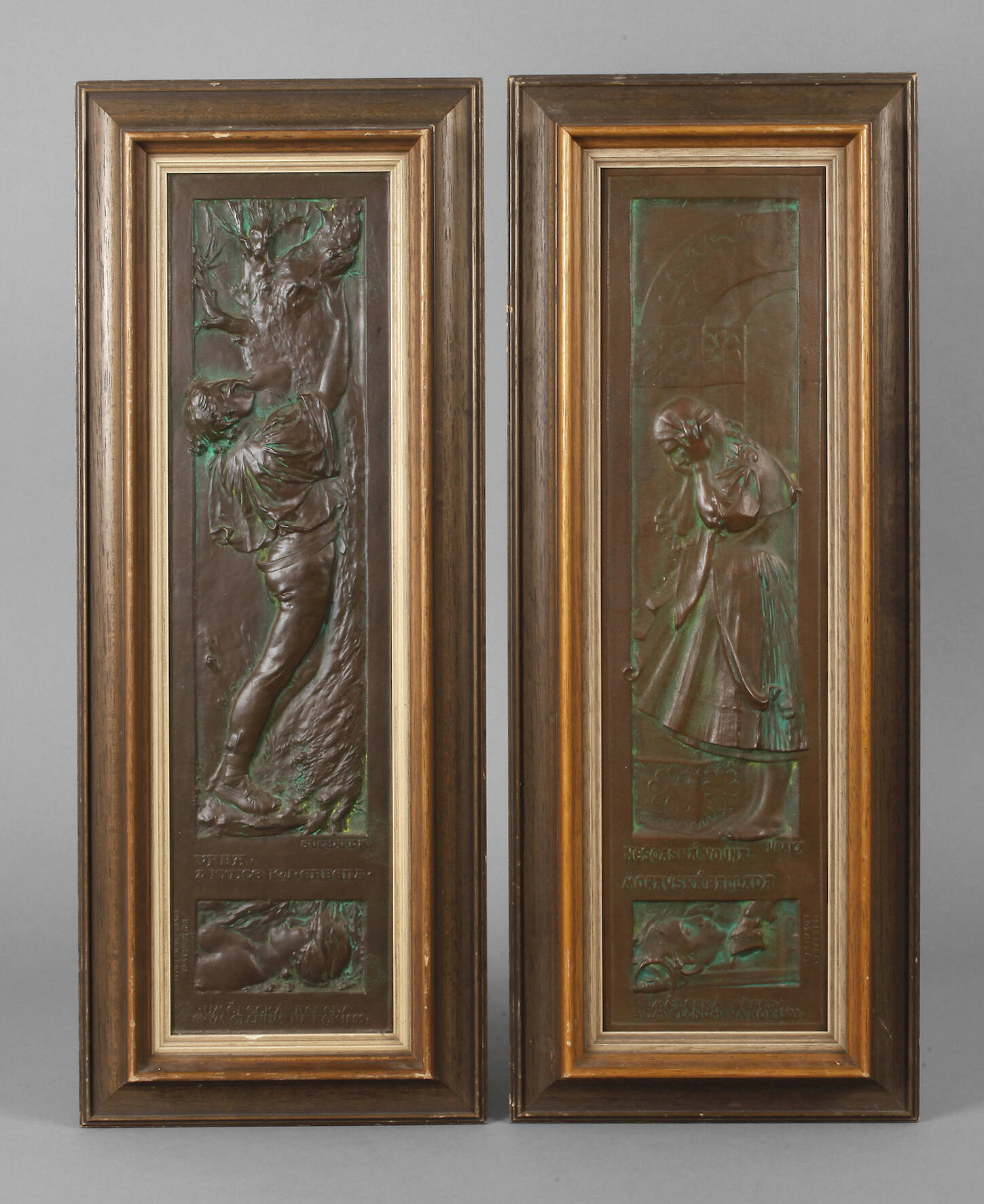 Zwei Eisengussreliefs