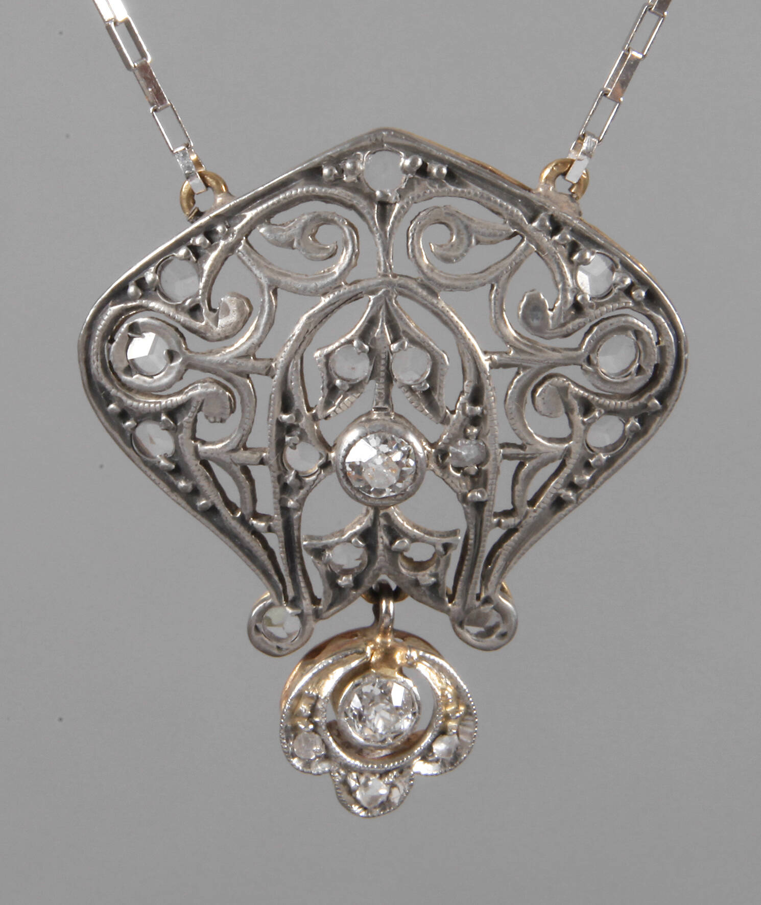 Collier mit Diamanten