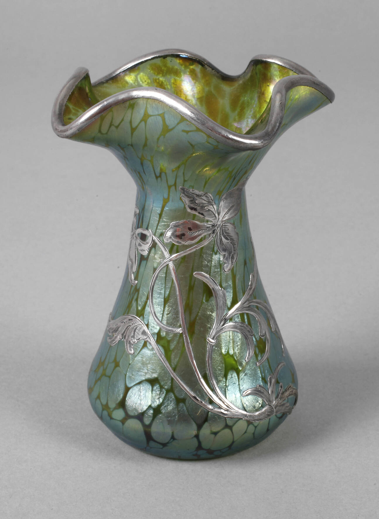 Lötz Wwe. Vase mit Silberauflage