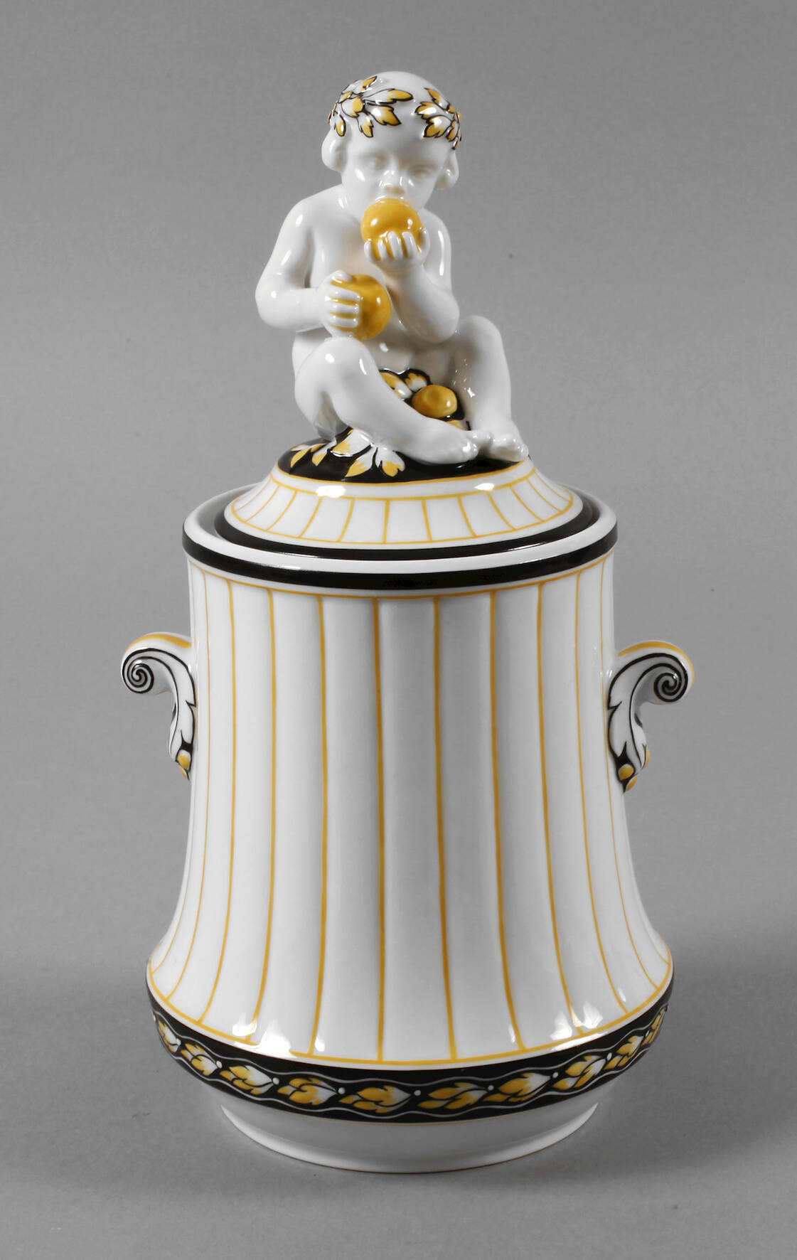 Hutschenreuther "Hohe Dose mit Putto"