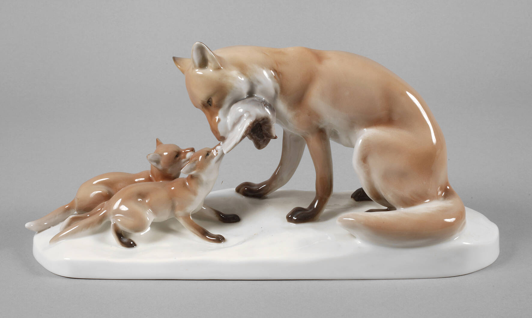 KPM Berlin "Füchsin mit zwei Jungen"