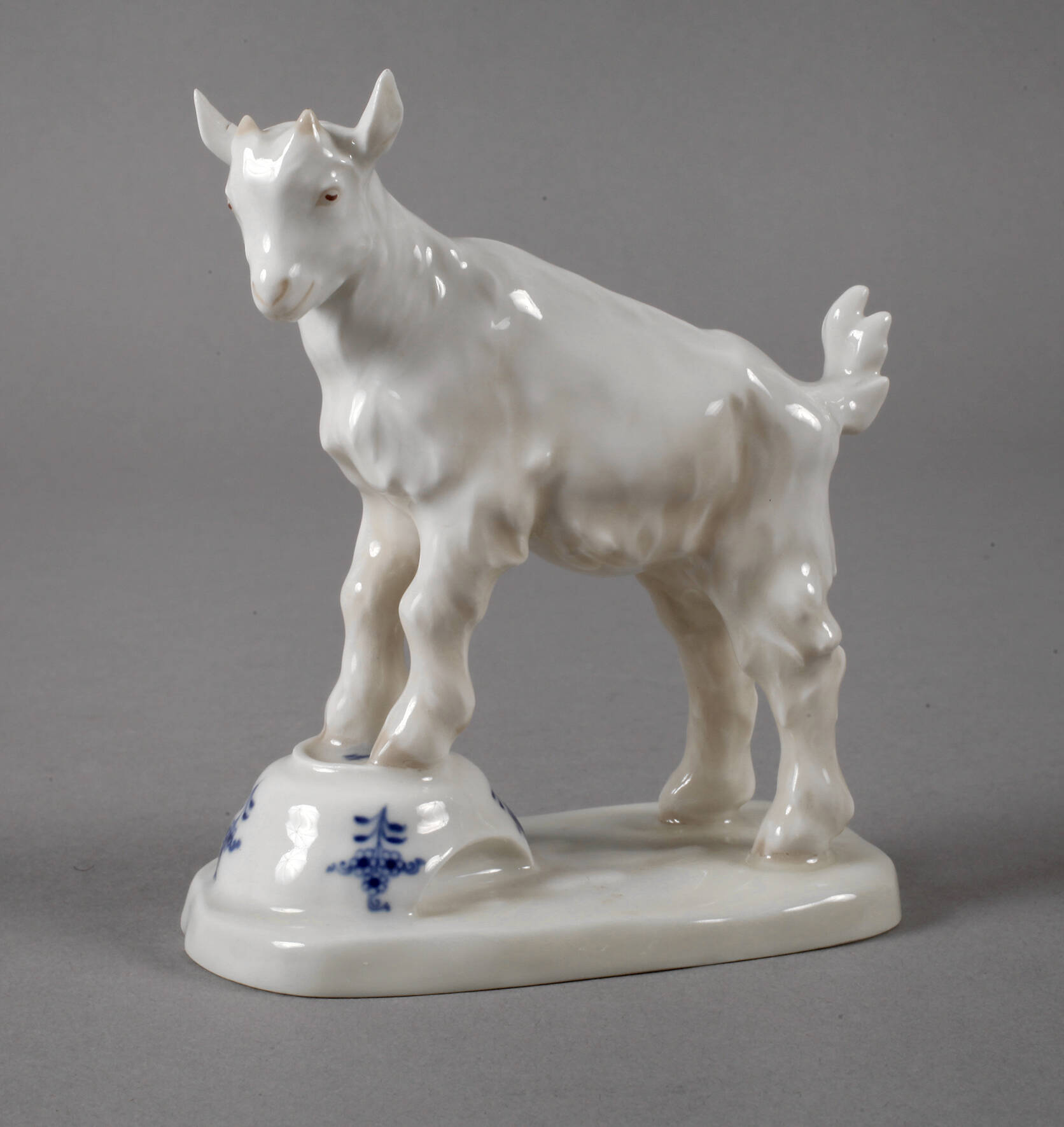 Meissen "Ziegenbock auf Napf, klein"