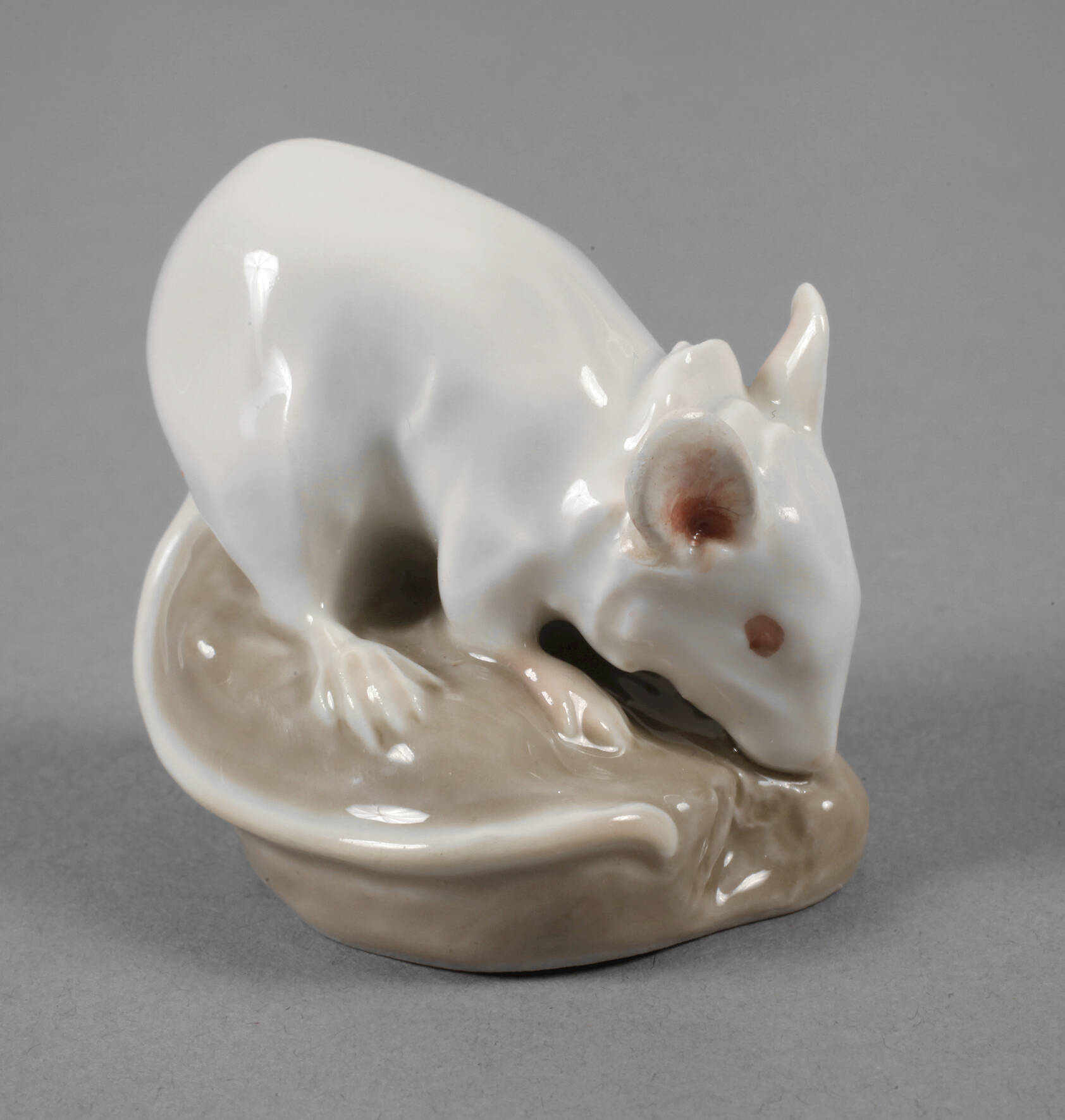 Meissen "Maus auf Postament"