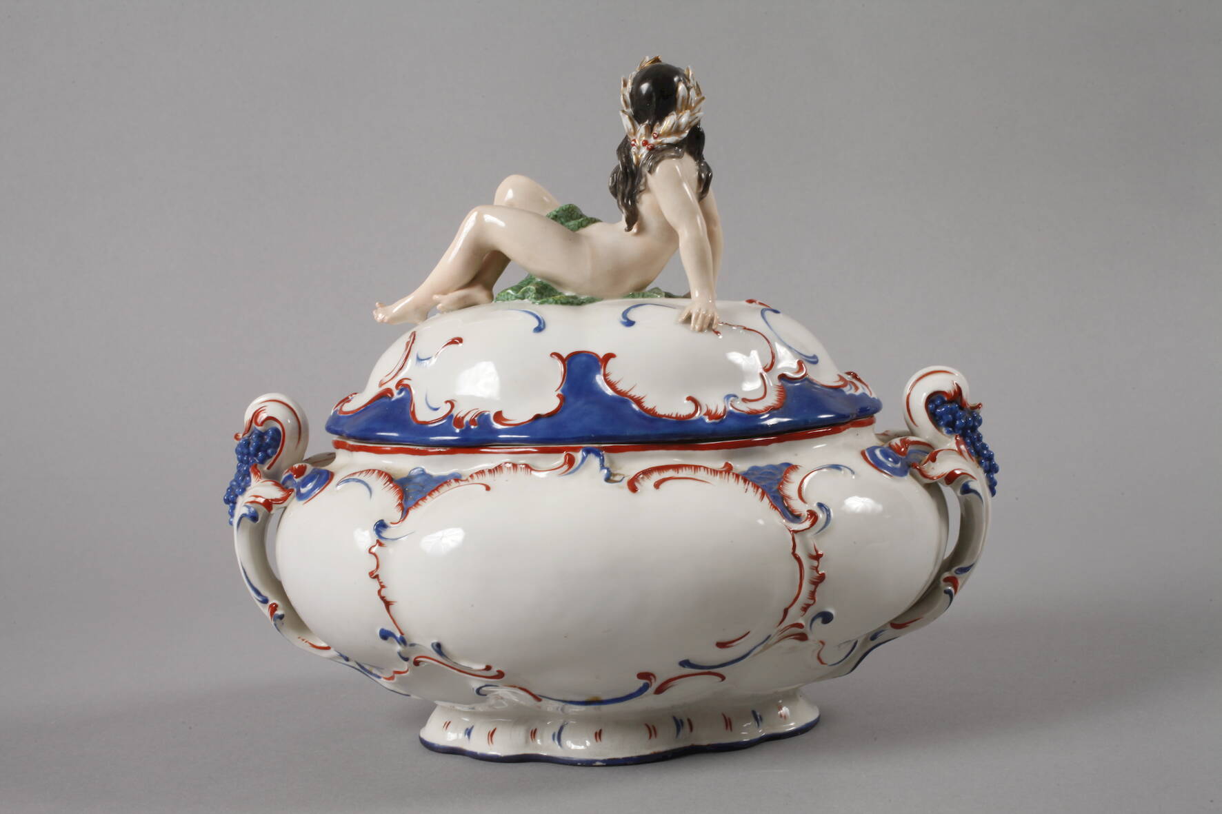 Volkstedt Deckelterrine mit Damenakt