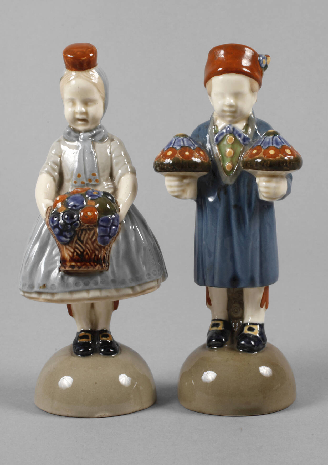 Wächtersbach Ernst Riegel zwei Trachtenfiguren