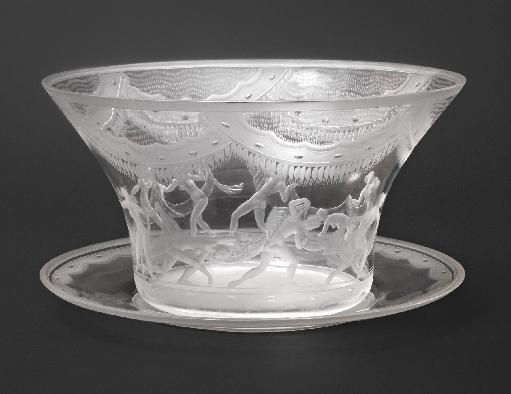 Orrefors Schale mit Figurenfries