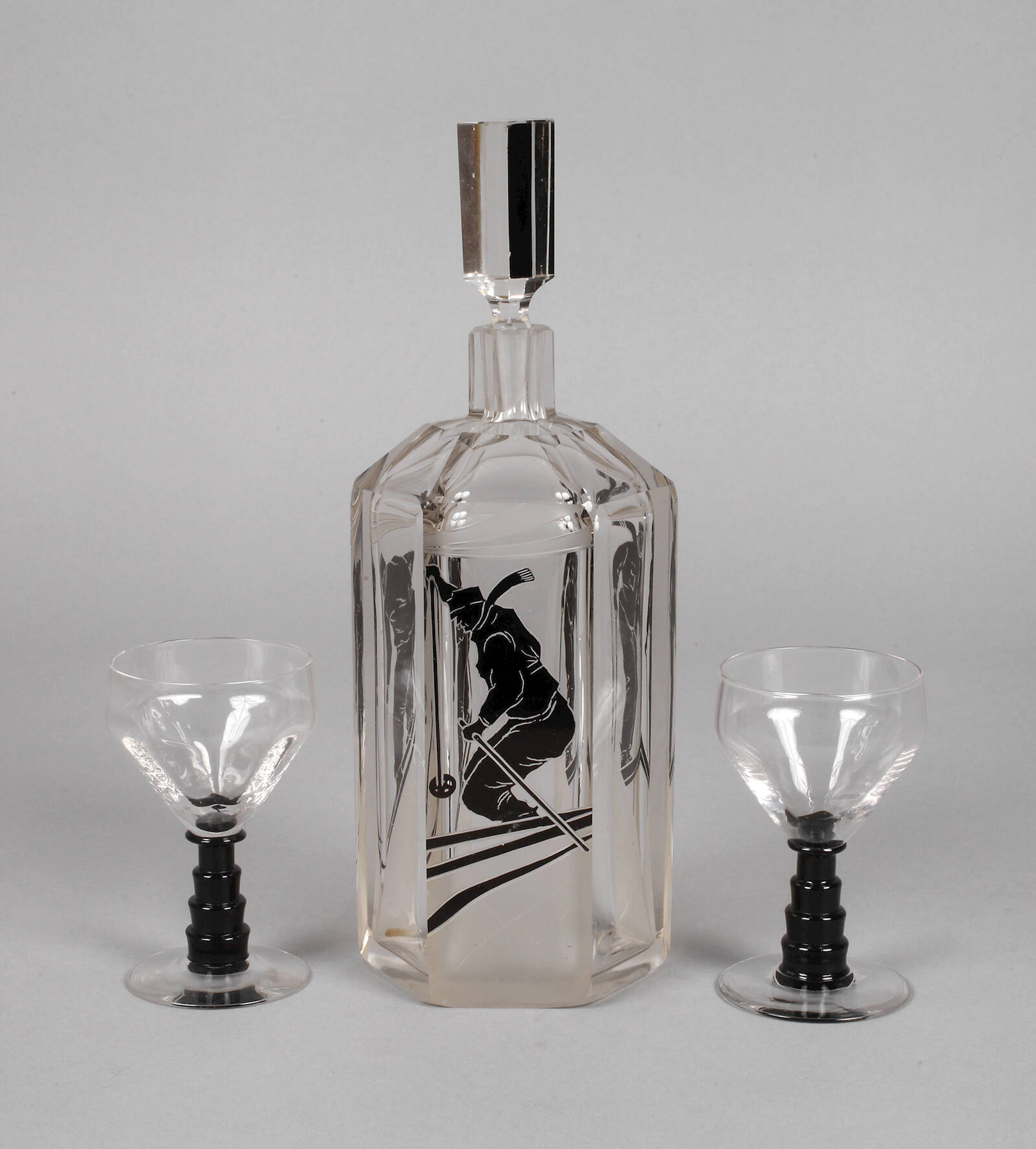 Art déco Karaffe mit Skifahrern