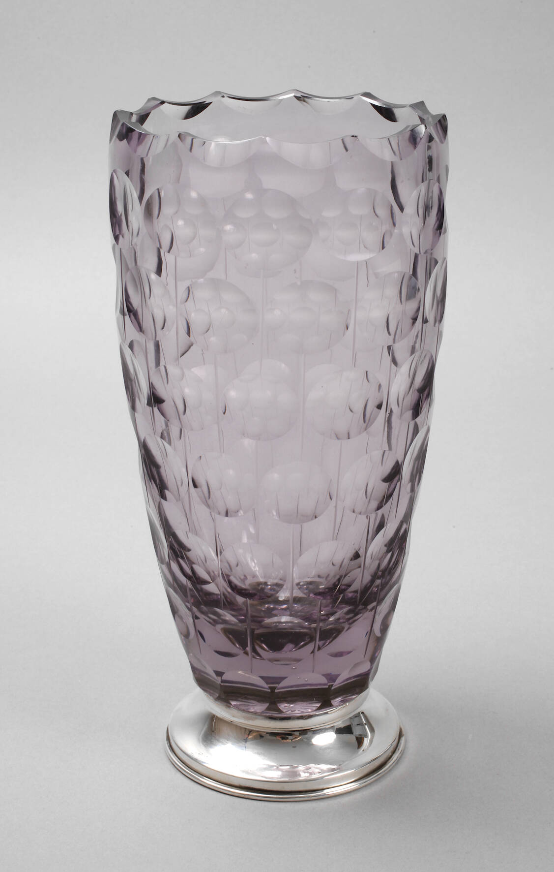 Vase mit Silberfuß