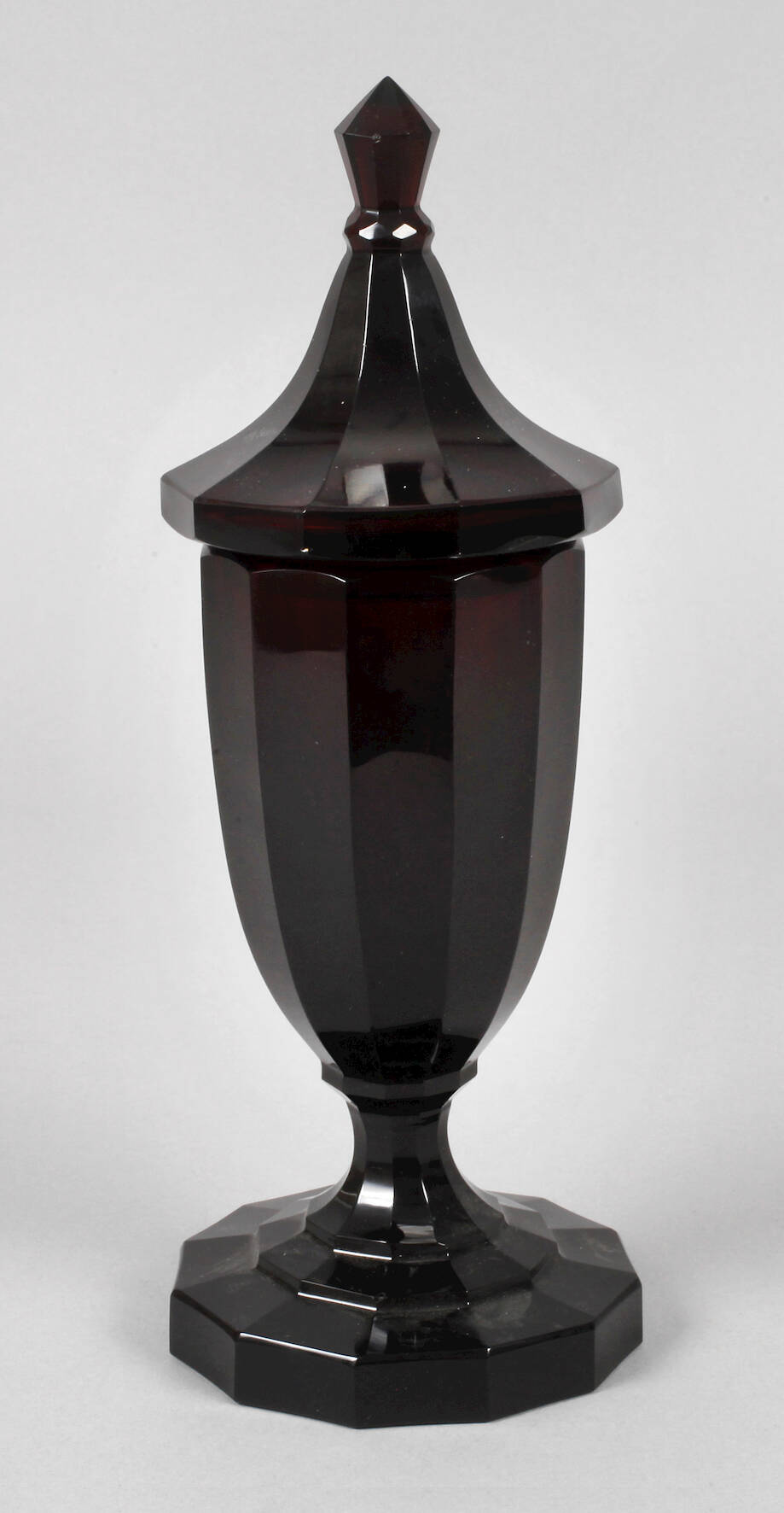 Deckelpokal Rubinglas