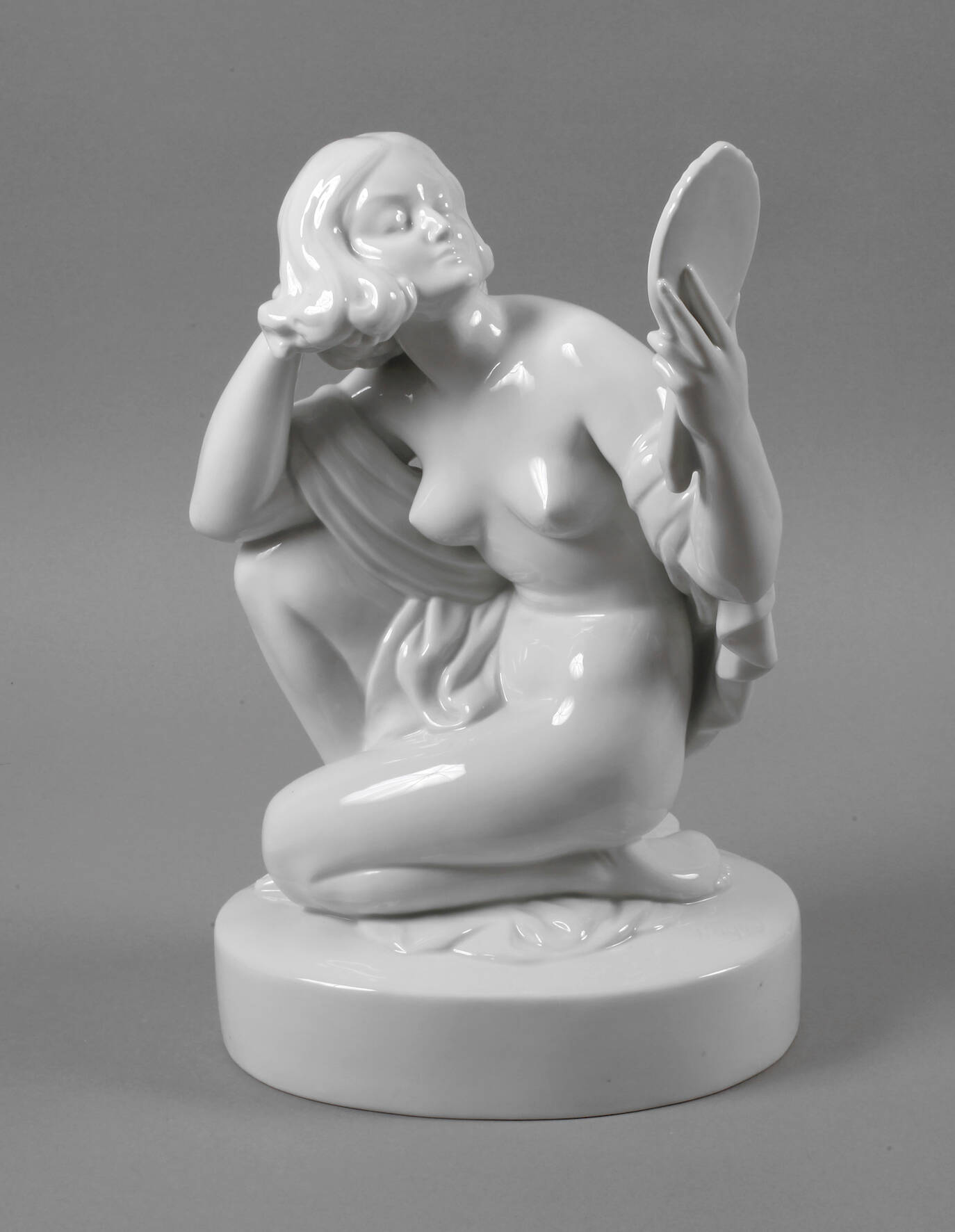 Herend "Weiblicher Akt mit Spiegel"