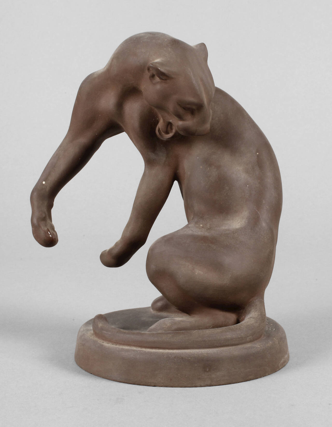 Meissen "Panther, sich leckend"