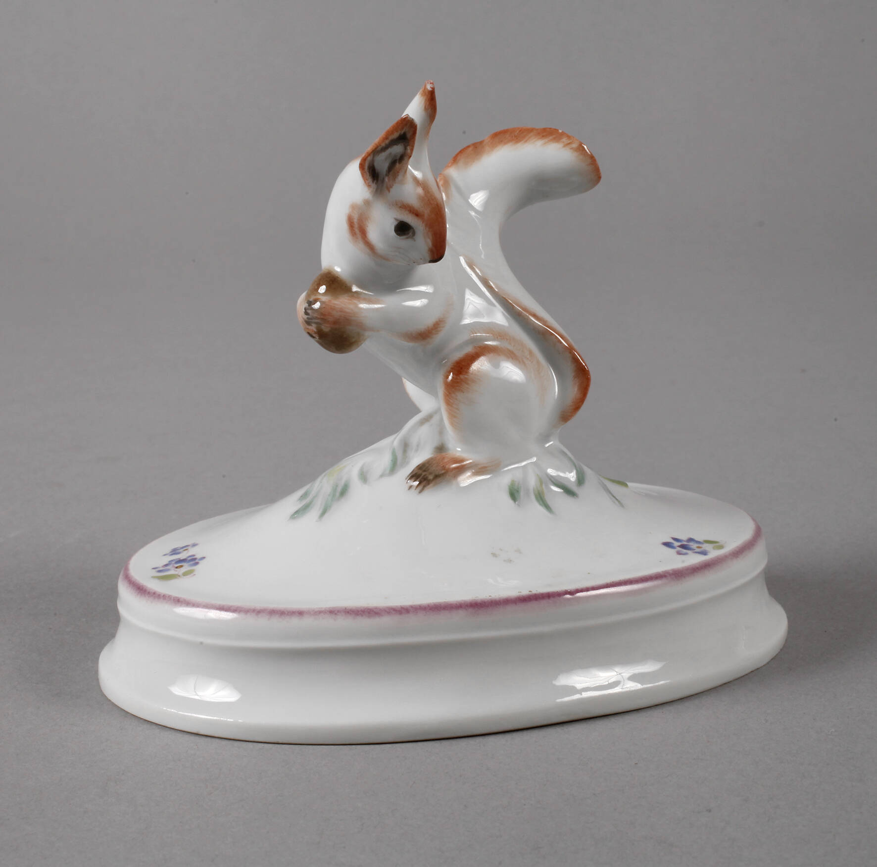 Meissen "Briefbeschwerer mit Eichhörnchen"