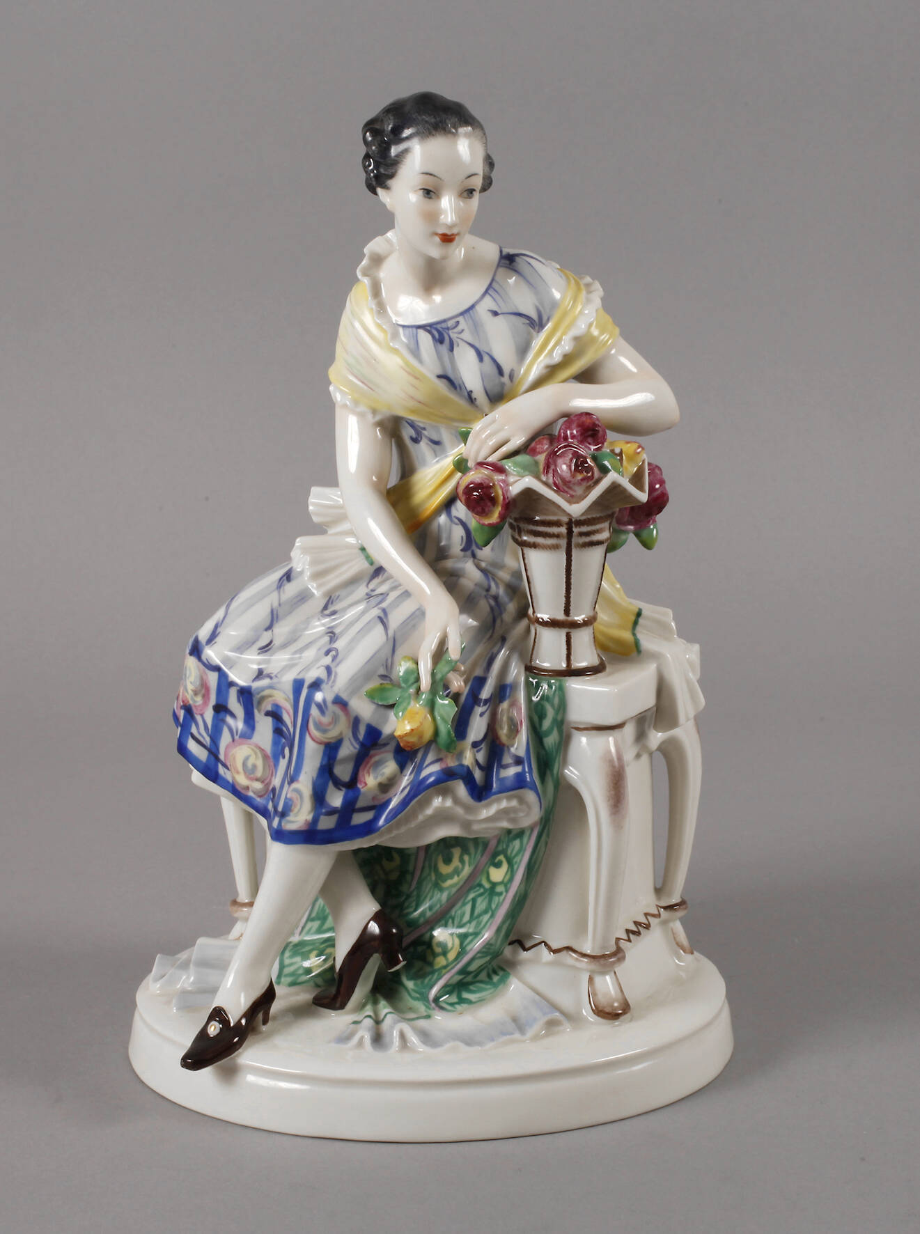 Schwarzburger Werkstätten "Frau mit Rosenkorb"