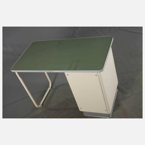 Schreibtisch aus einer Arztpraxis