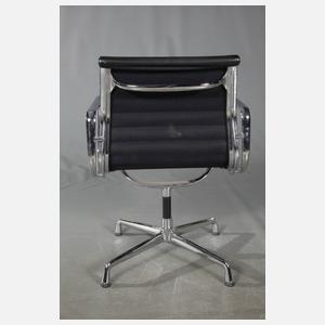 Paar Armlehnstühle EA 108