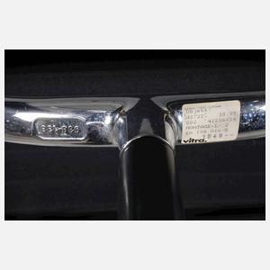 Paar Armlehnstühle EA 108