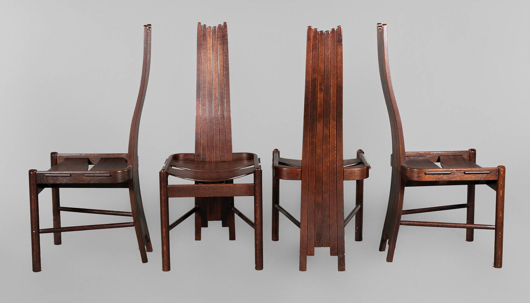 Vier Hochlehnstühle