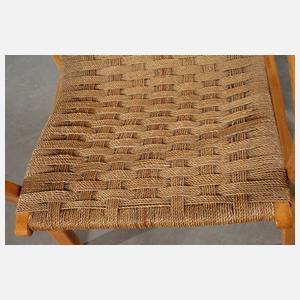 Vier Sessel und ein Hocker