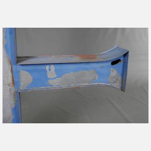 Vier übergroße Metallbuchstaben