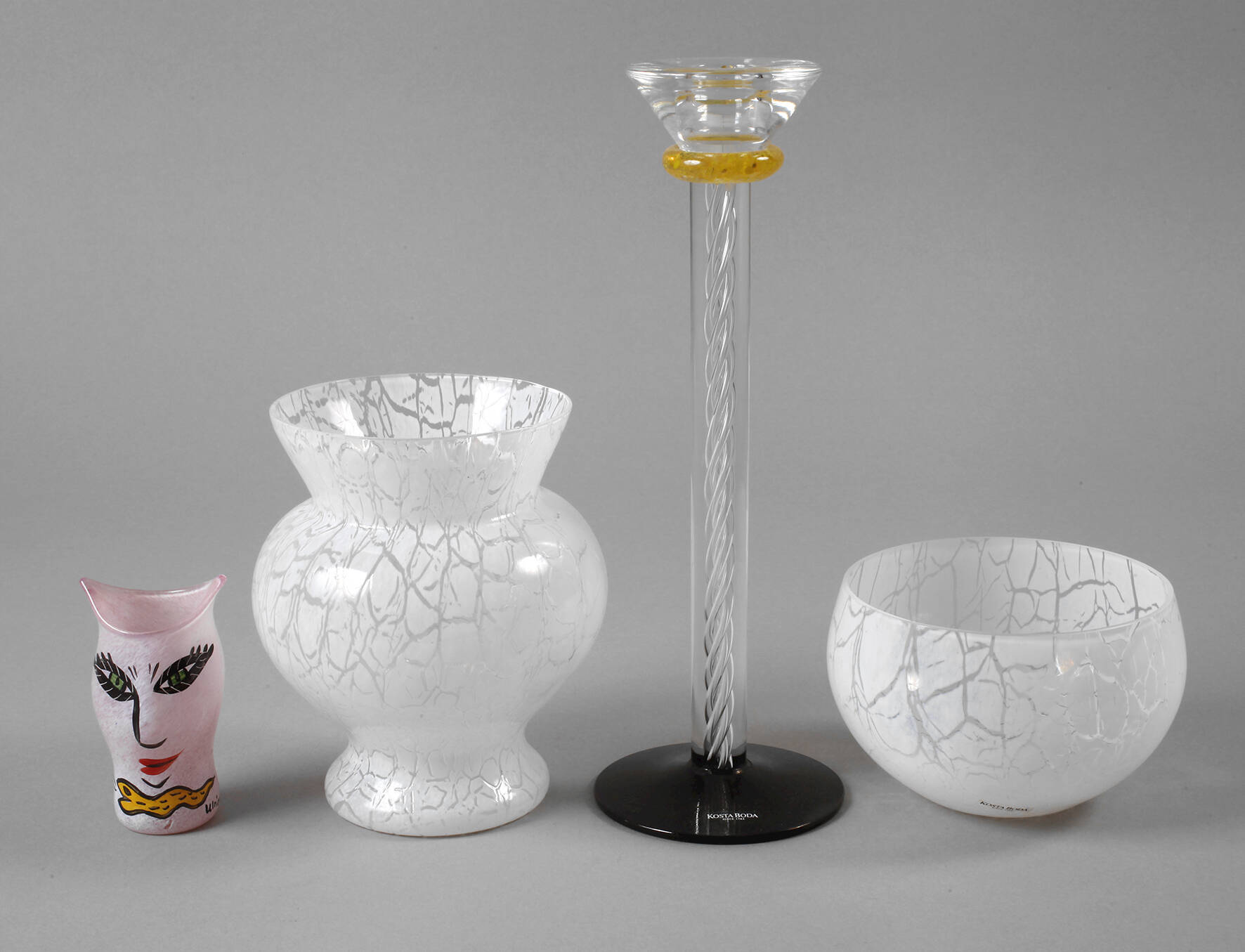 Vier Teile Kosta Boda