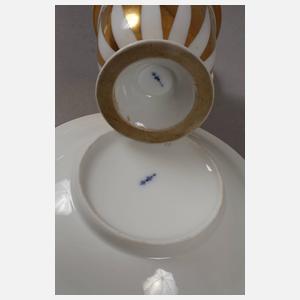 KPM Berlin zwei Sammeltassen mit Golddekor