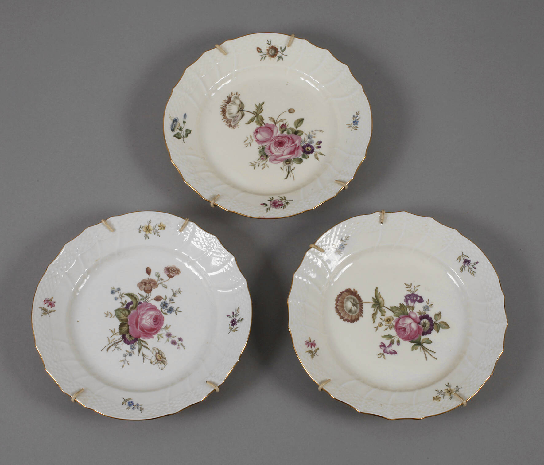 Kopenhagen drei Speiseteller "Blumenbukett"