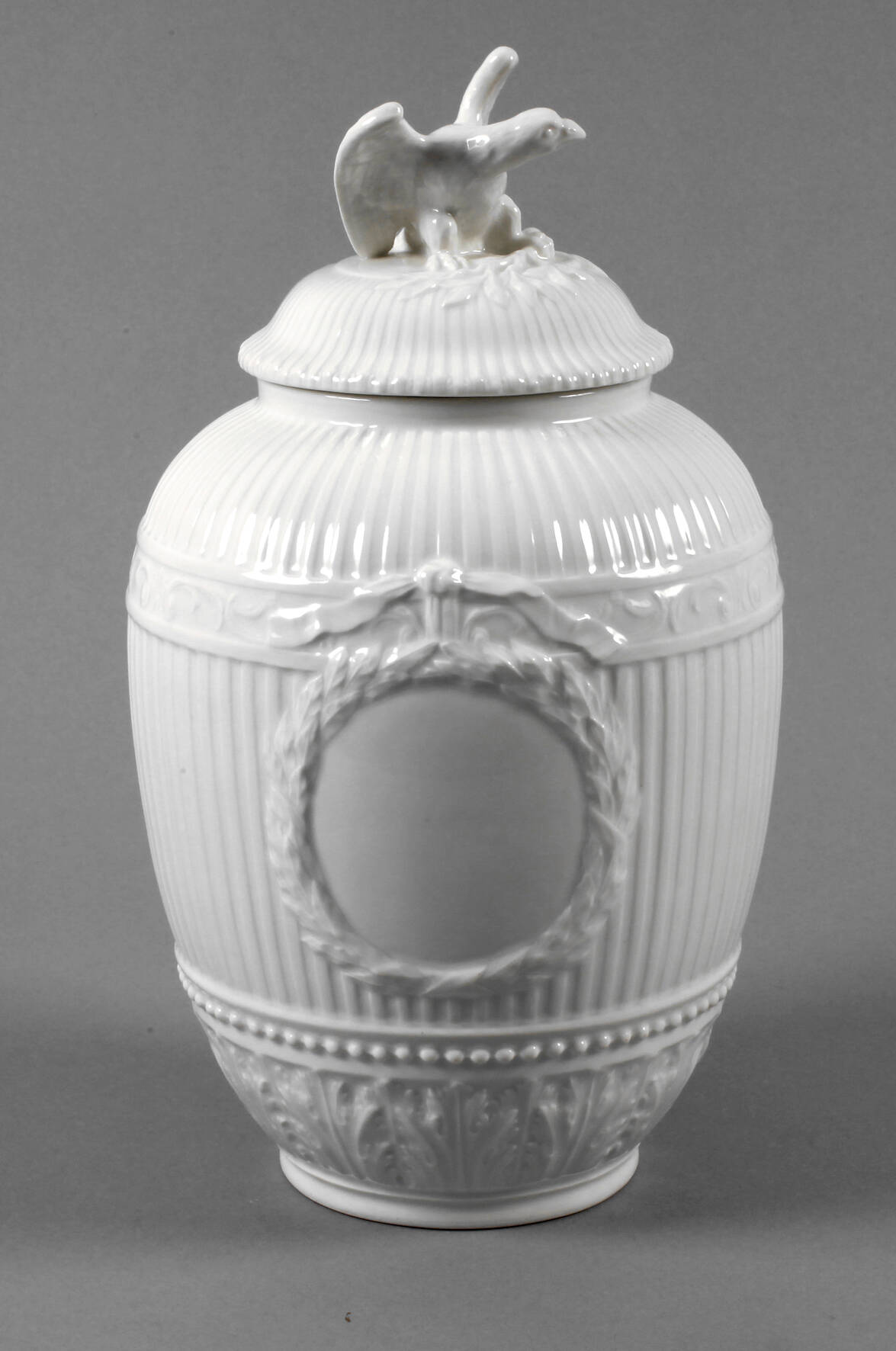 KPM Berlin Deckelvase mit Adlerbekrönung