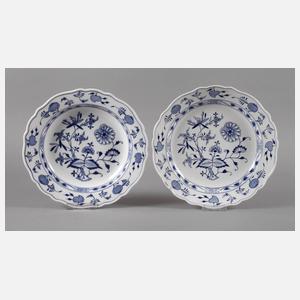 Meissen zwei runde Platten "Zwiebelmuster"