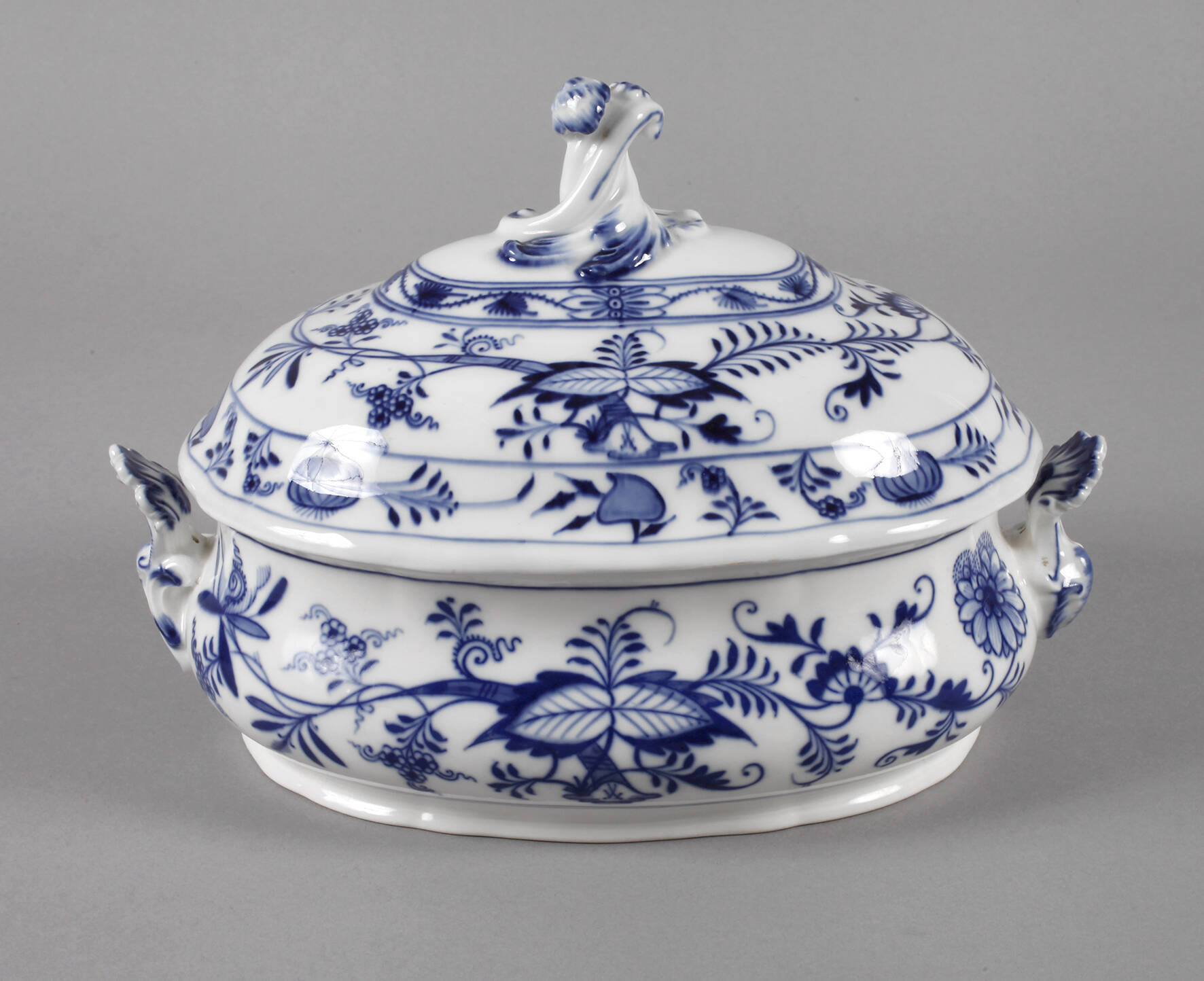 Meissen Deckelterrine "Zwiebelmuster"