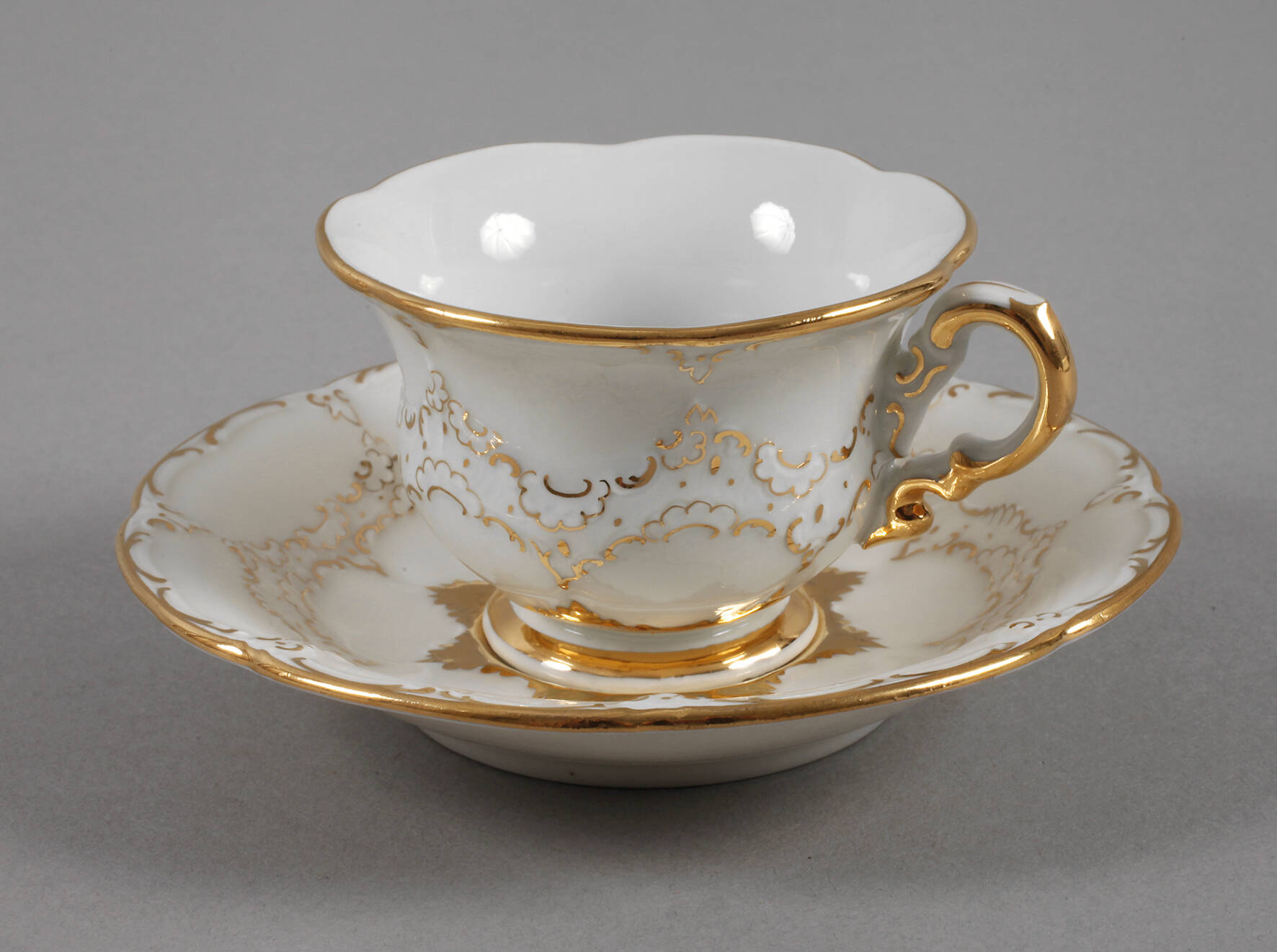 Meissen Mokkatasse und Untertasse "B-Form"