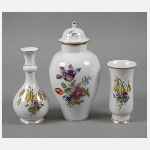 Meissen drei Vasen Blumenmalerei