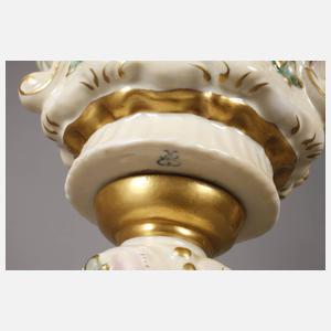 Volkstedt Kronleuchter und Paar Wandleuchter