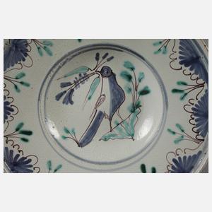 Fayenceteller mit Vogelmotiv