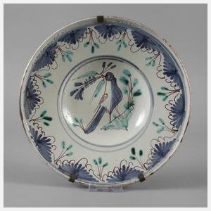 Fayenceteller mit Vogelmotiv