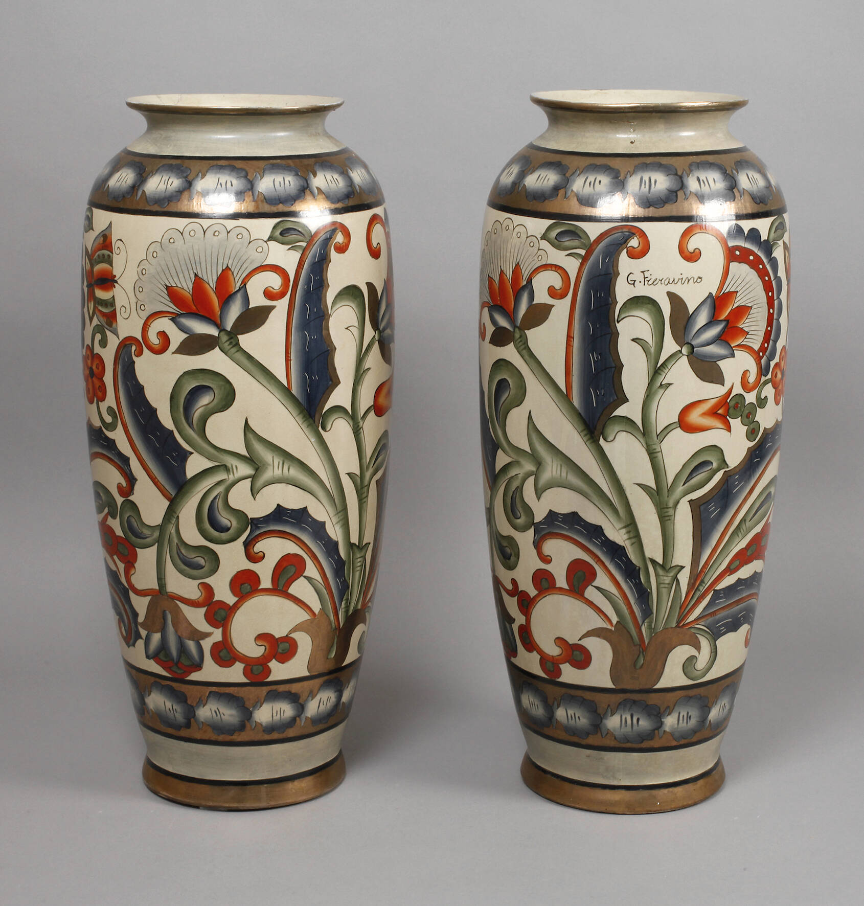 Paar italienische Majolikavasen