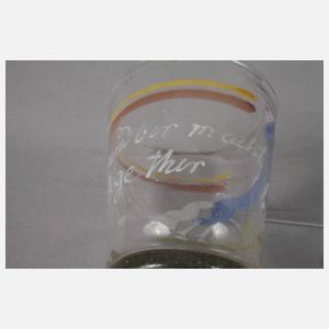 Spruchglas mit springendem Pferd