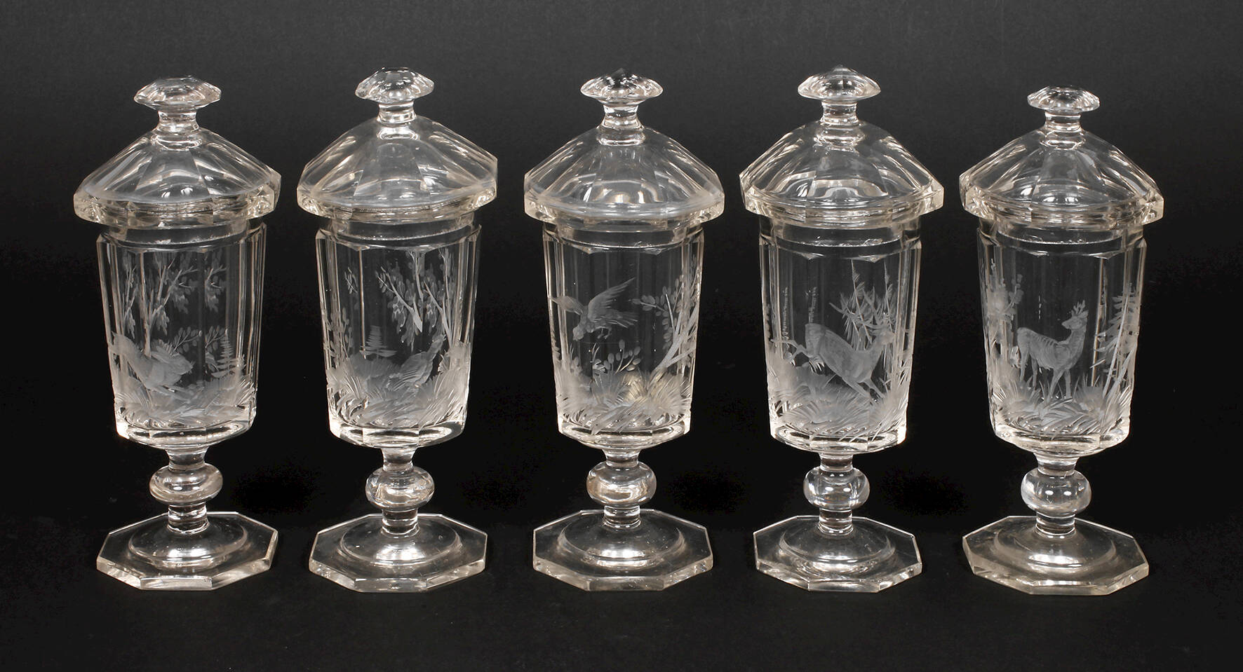 Fünf jagdliche Deckelpokale