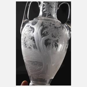 Böhmen jagdliche Henkelvase mit Tiefschnittdekor