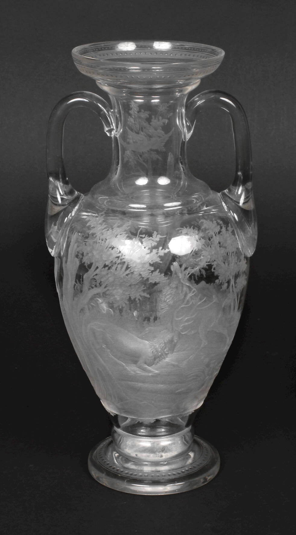 Böhmen jagdliche Henkelvase mit Tiefschnittdekor