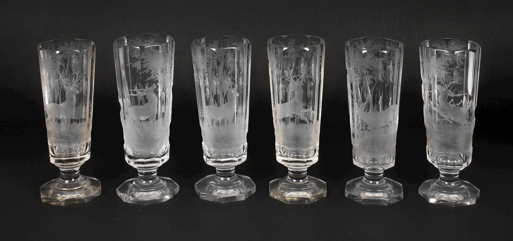 Sechs Jagdgläser in Tiefschnitt