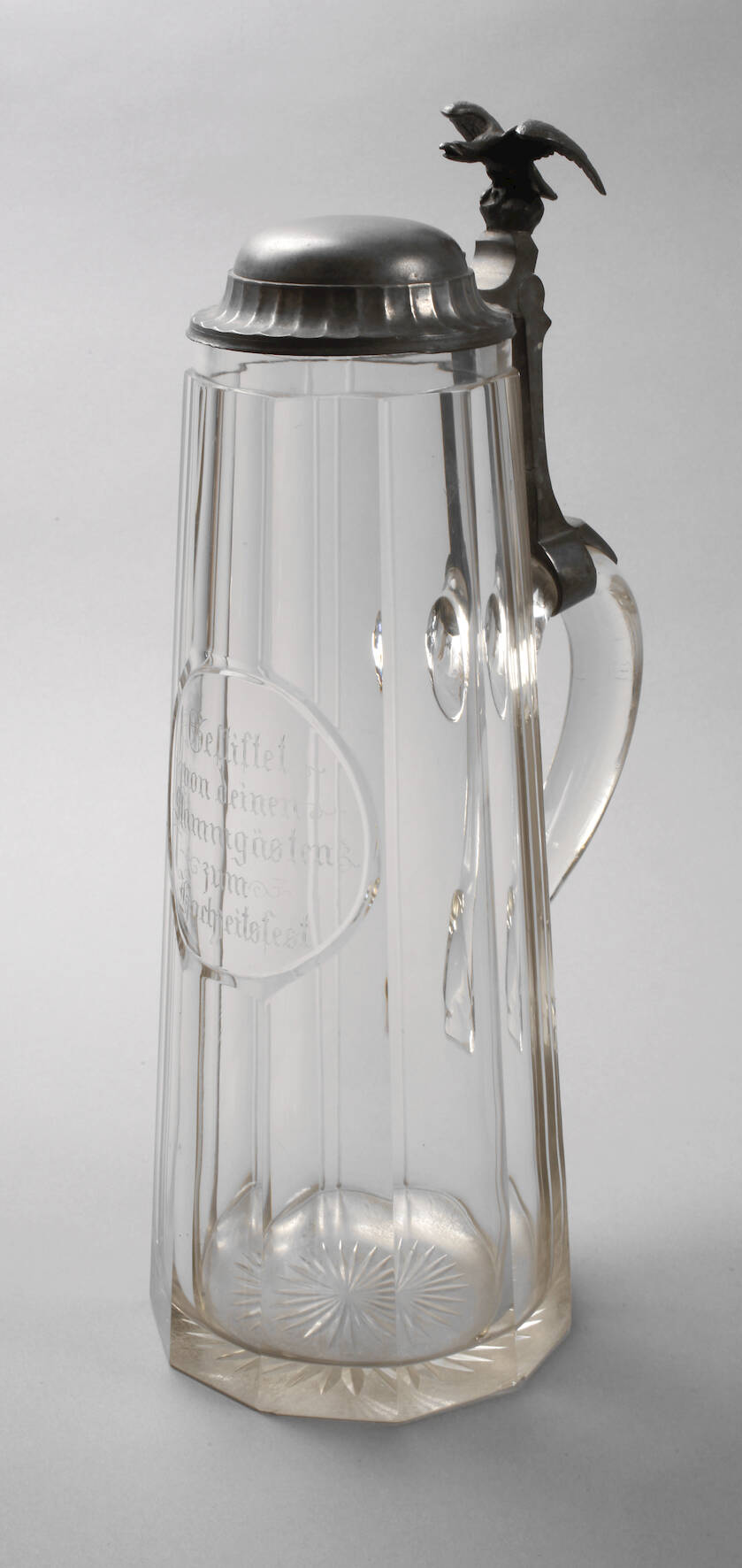 Übergroßer Hochzeitskrug