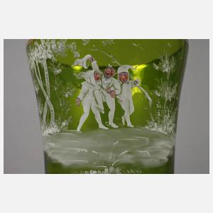 Übergroße Fußvase mit Zwergenmotiv