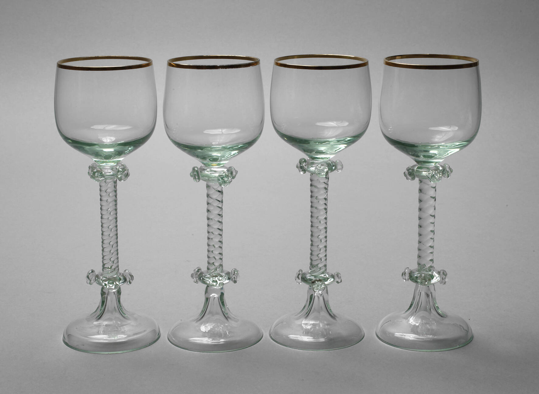 Vier Weingläser Historismus