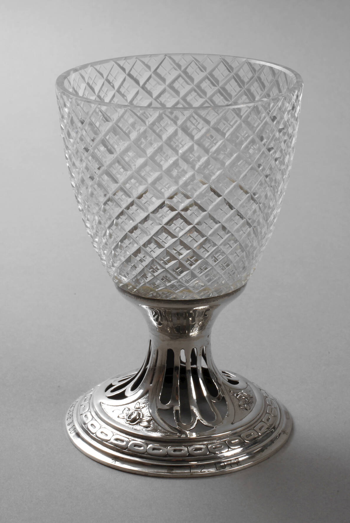 Trinkpokal mit Silberfuß