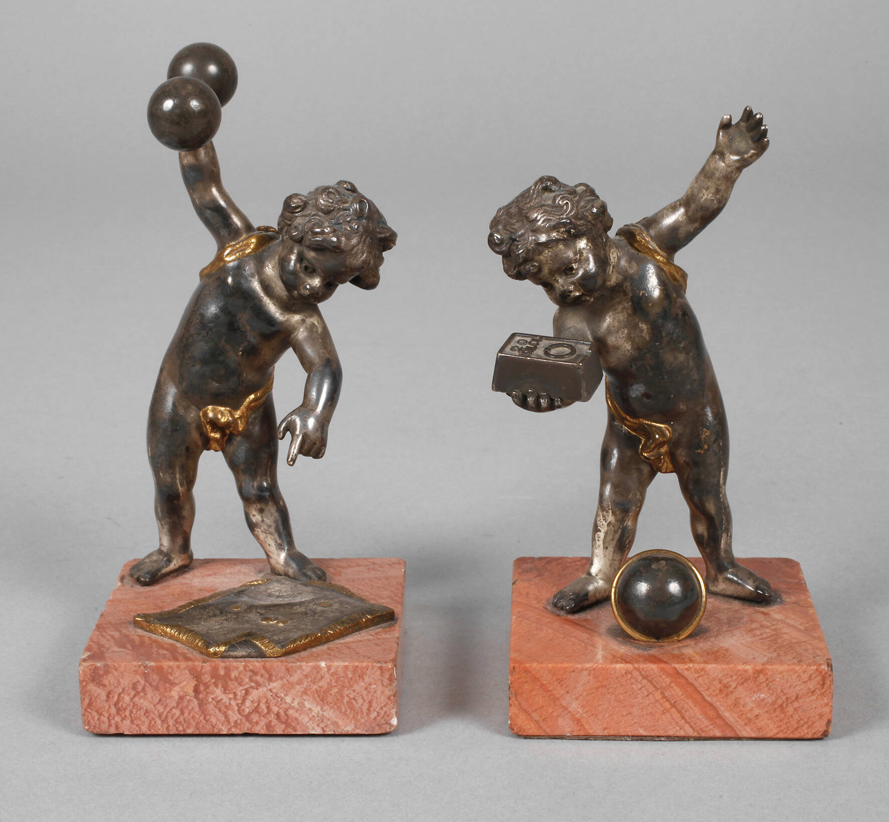 Zwei Miniaturen Putti als Gewichtheber