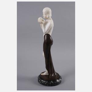 Chryselephantin Mädchenhalbakt mit Blütenbukett